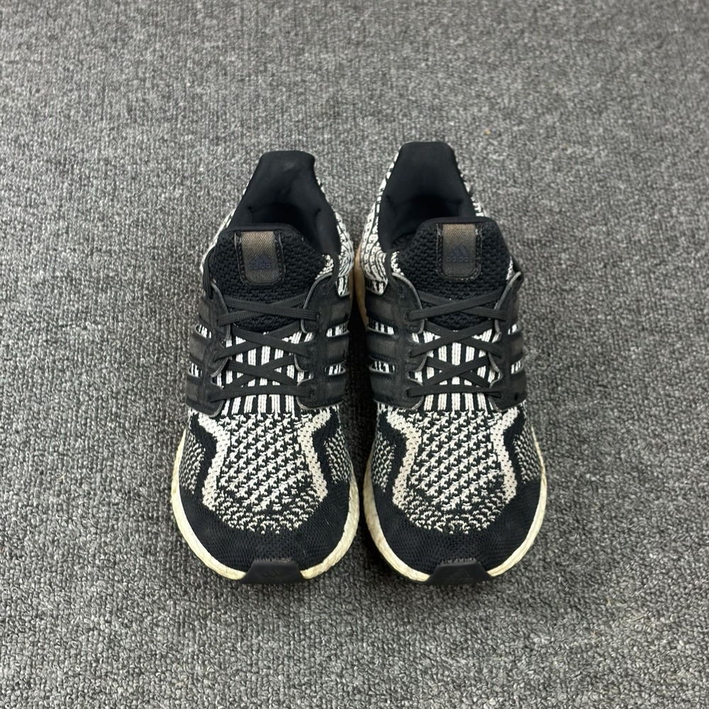 Adidas Ultraboost 5.0 DNA Womens Size 7 Black White Running Shoes FZ1850 - Picture 4 of 10